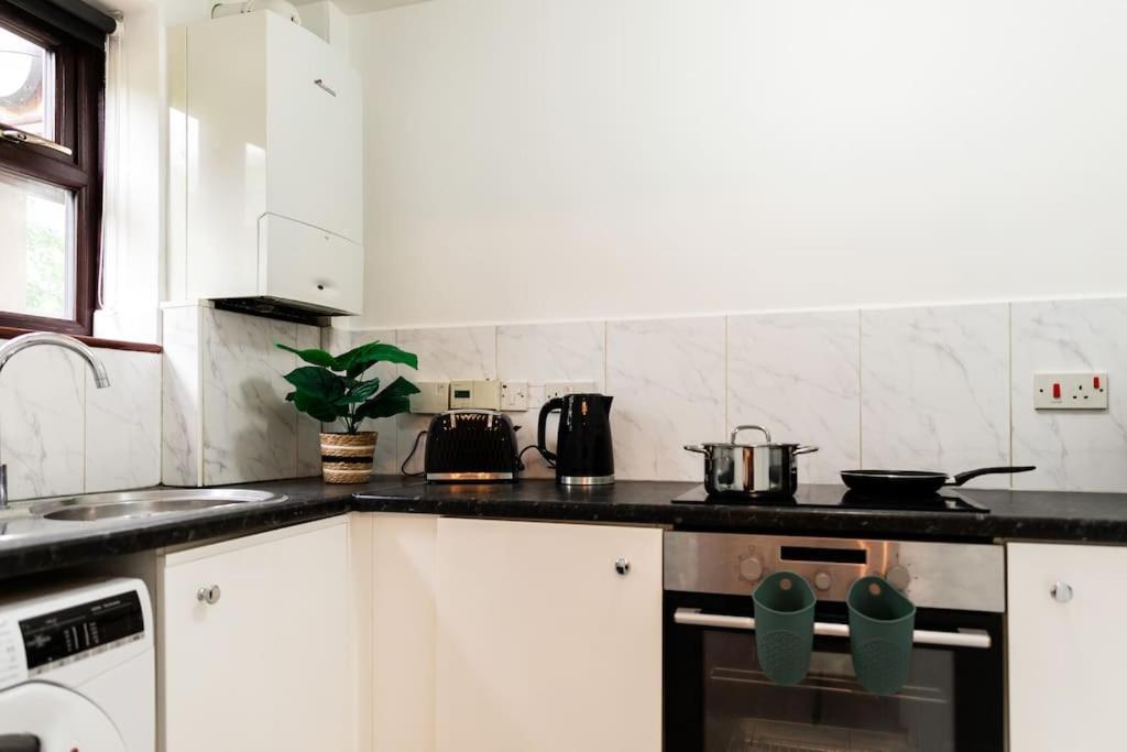 Апартаменты Cosy Decorated Flat In Тонбридж Экстерьер фото